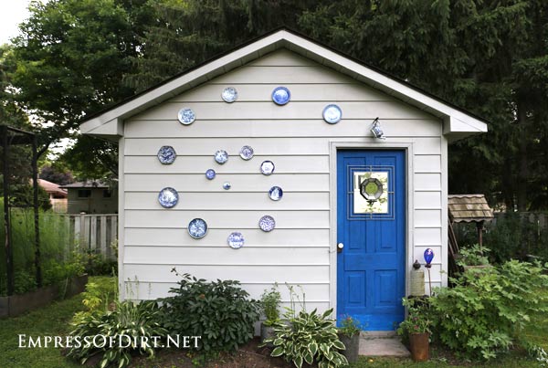shed-makeover-vintage-redo-paint-diy-gardening-outdoor-living-1